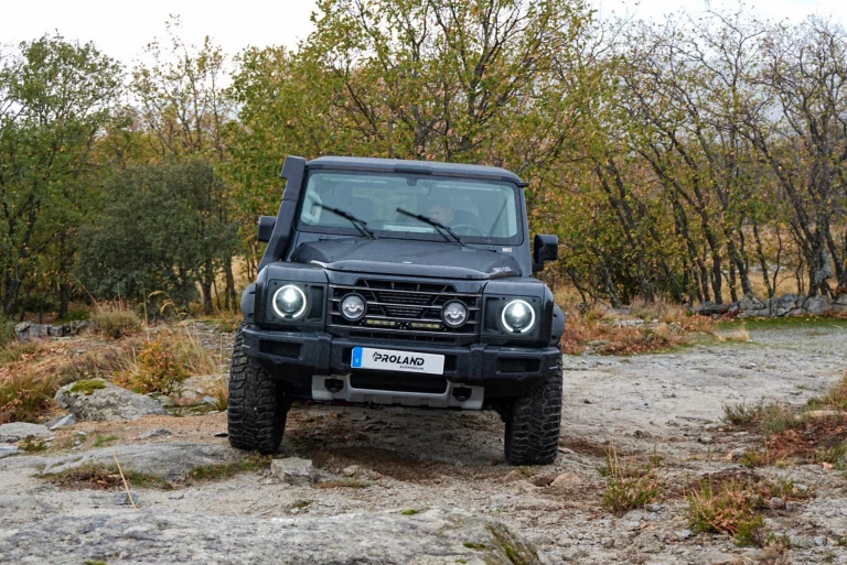 Kit de suspensión avanzada en INEOS Grenadier en taller especializado