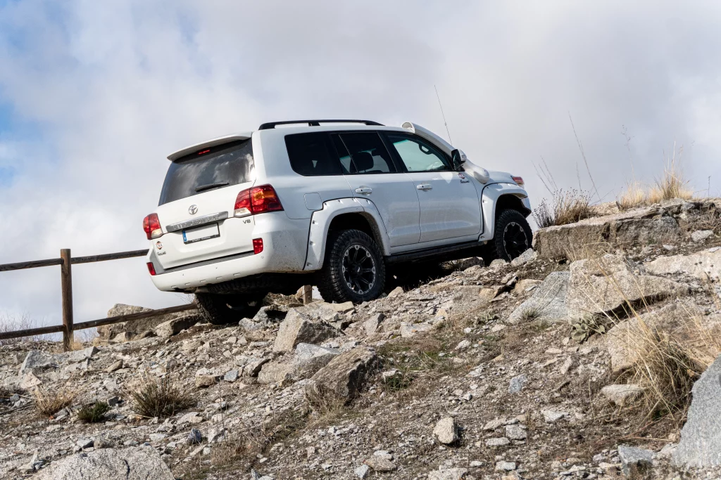 Rear Panhard rod correction kit fitted to Toyota HDJ 200 to improve geometry