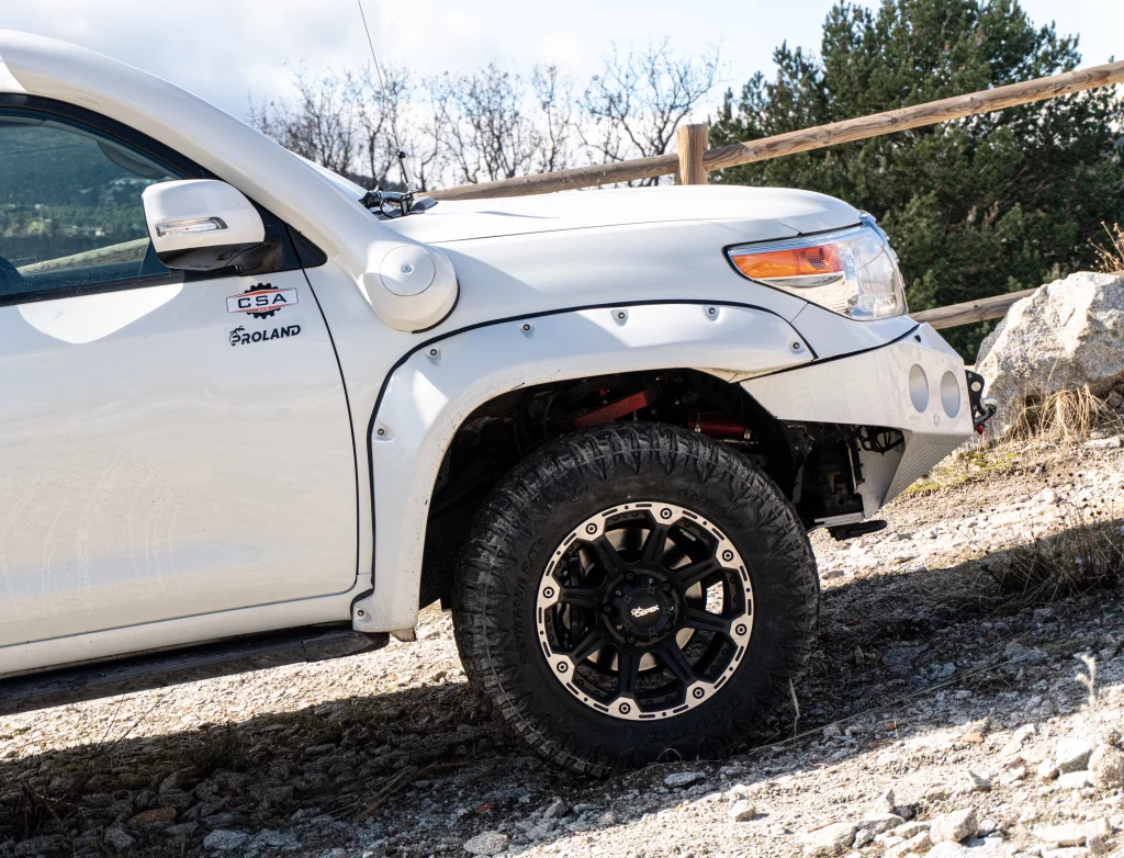 Heavy-duty shock absorber protector installed on Toyota HDJ 200 for off-road use