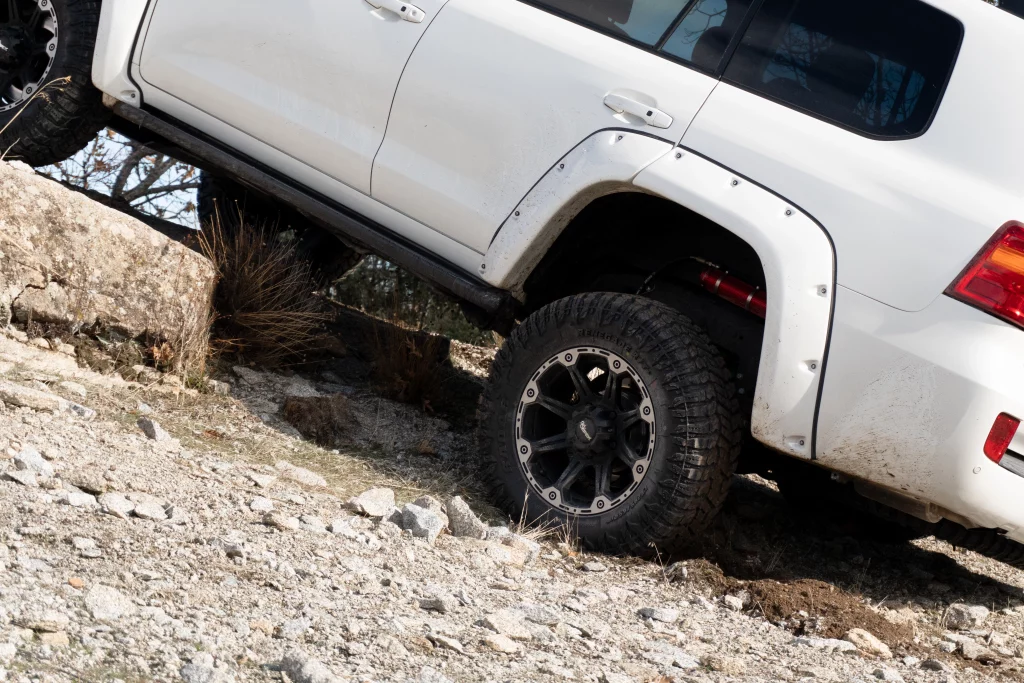 Overview of preparation Toyota HDJ 200 with improvements to suspension, lighting and bodywork